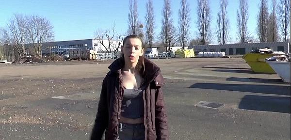  La jeune Charlotte enculée sur un chantier [Full Video] illico porno
